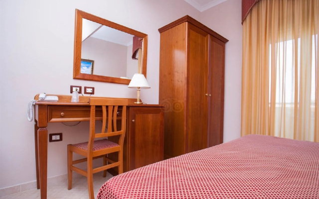Madama Club Village
