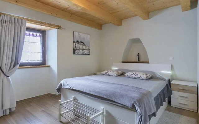 Ive in Orbanići with 5 bedrooms and 2 bathrooms