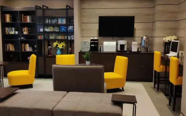 Homeinn Plus Hotel (Zhengzhou Erqi Wanda Plaza Second People's Hospital Subway Station)