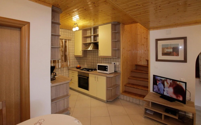 Amazing Home in Breze with Hot Tub & 4 Bedrooms