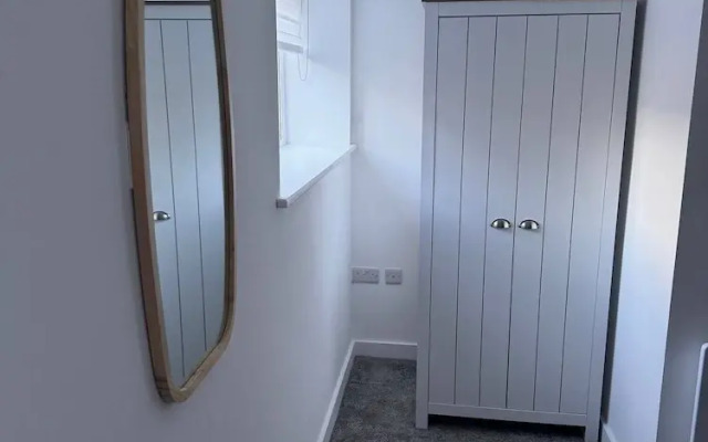 Hull 1-bed Apt, Sleeps 4 With Wi-fi