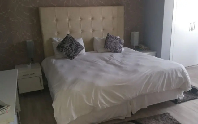 The Parkview Hotel - Room 711 - Adults Only