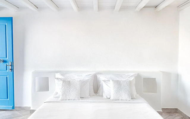 Mykonos Lolita, A Grecotel Resort to Live