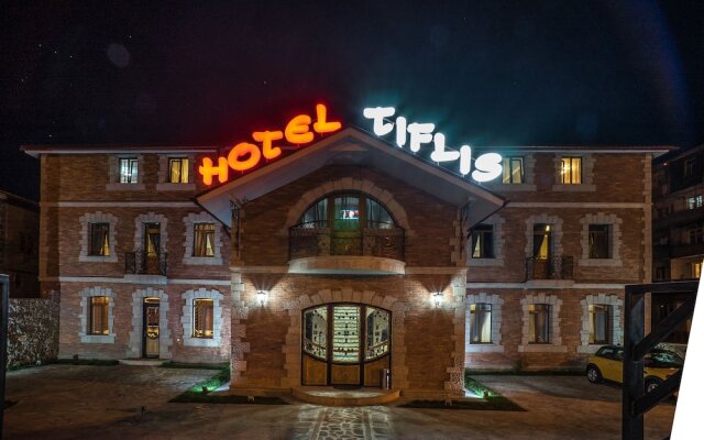 Hotel Tiflis вид на фасад
