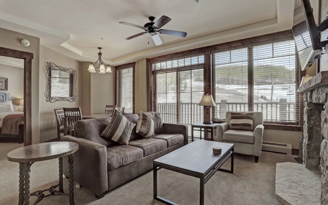 Luxury & Modern 2 Bdrm/2 Bath On Peak 7 2 Bedroom Condo by RedAwning