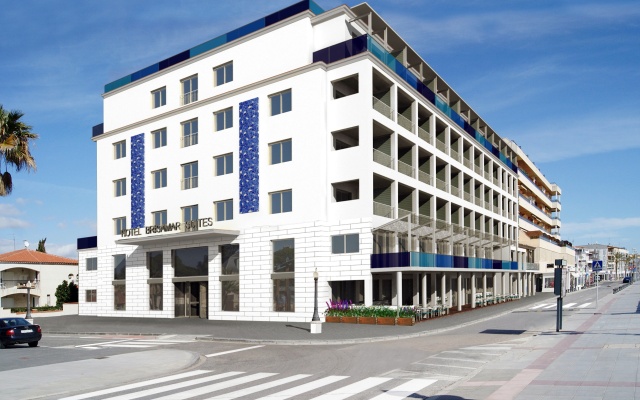 Hotel Brisamar Suites вид на фасад