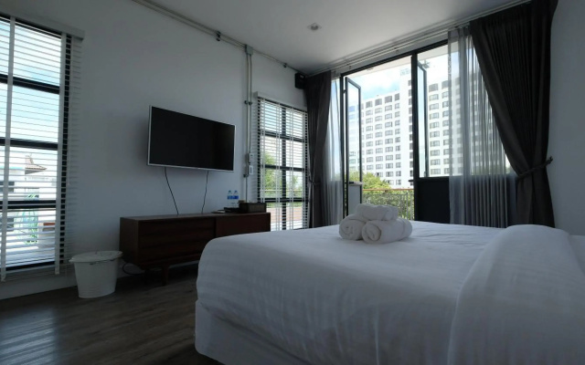 Iron32 Hotel