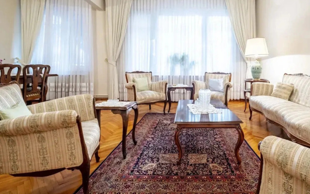 Chic Flat With Balcony Close to Caddebostan Shore