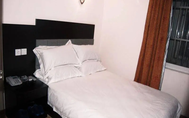 Jitai Hotel (Zhongshan North Road Metro Station)