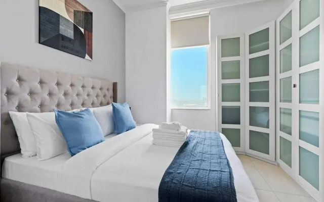 HiGuests - Exceptional Apt with Furnished Terrace By the Sea