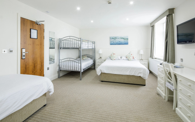 Ommaroo Hotel