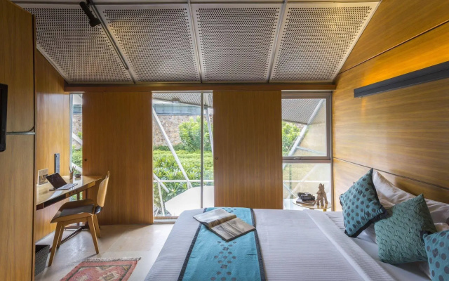 Mana Hotels