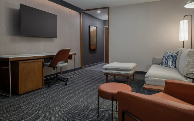Courtyard By Marriott Olympia