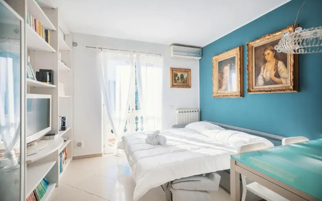 Art Apartment with Sea View