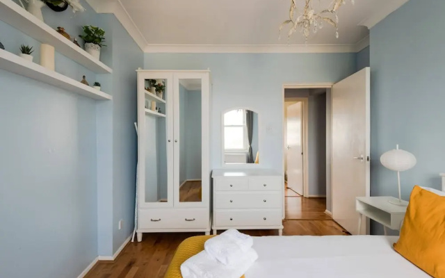 Wonderful 1BR Flat Fits 4 Guests - Newington