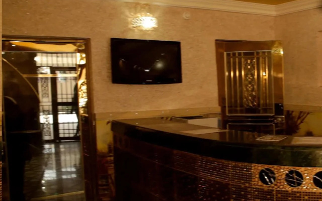 Hi Point Hotel & Suites