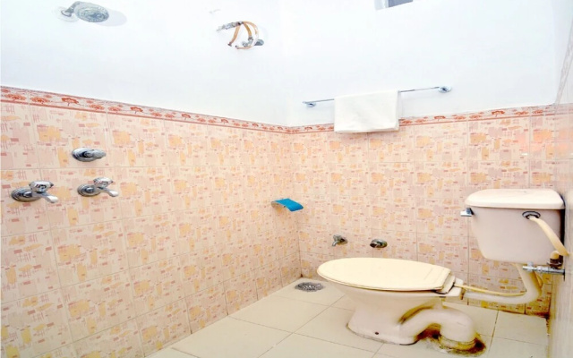 White House Continental by OYO Rooms