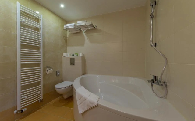 Ski & Wellness Residence Družba
