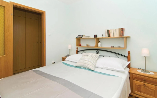 Awesome Home in Pisak With 3 Bedrooms, Private Swimming Pool and Wifi