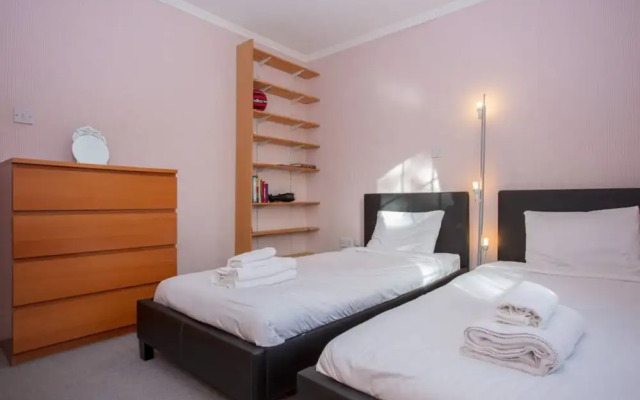 Sunny Flat in Islington