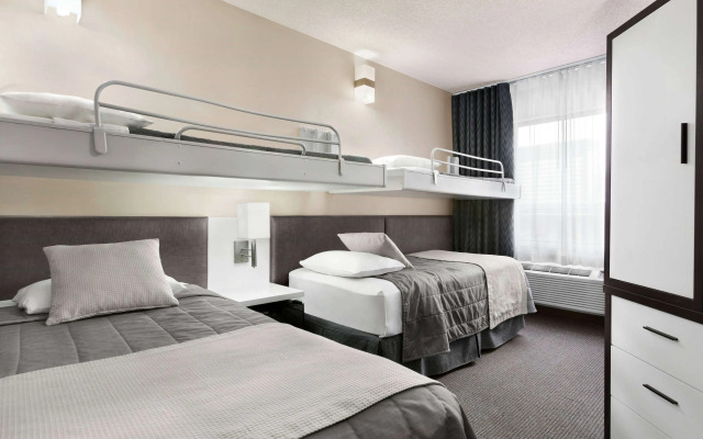 Travelodge Hotel by Wyndham Montreal Centre