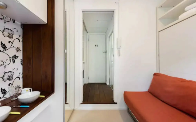Studio Near Earl's Court Tube Station