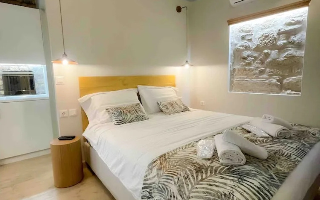 Kukuvayia s Nest-centre Old Town Corfu