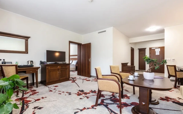 Crocus Hotel