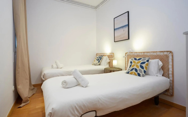 42ARA156 - Spacious apartment in Eixample