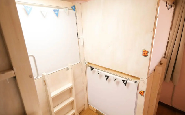 Linker Party House - Hostel