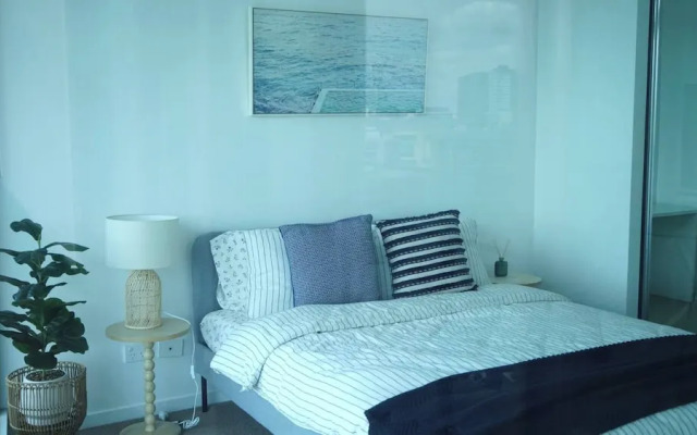 Spacious City Escape With Pool, Gym & Free Parking
