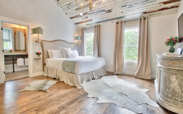 The Roost Ocean Springs