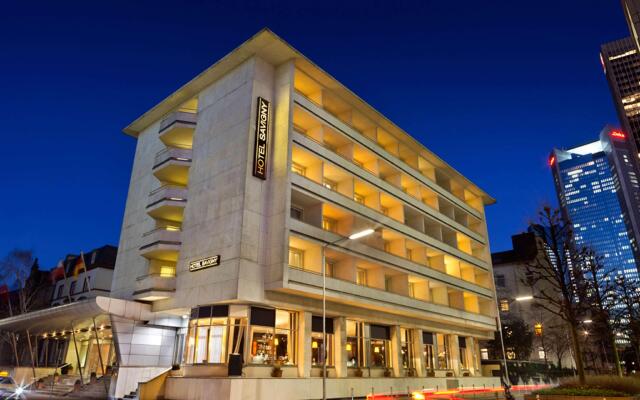 Savigny Hotel Frankfurt City вид на фасад