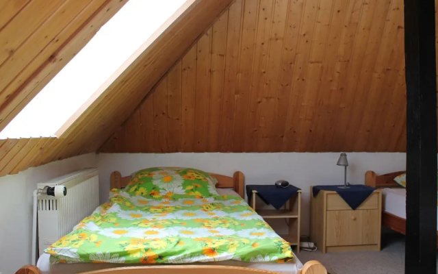 Schone Zweizimmer-ferienwohnung mit Pool im Garten