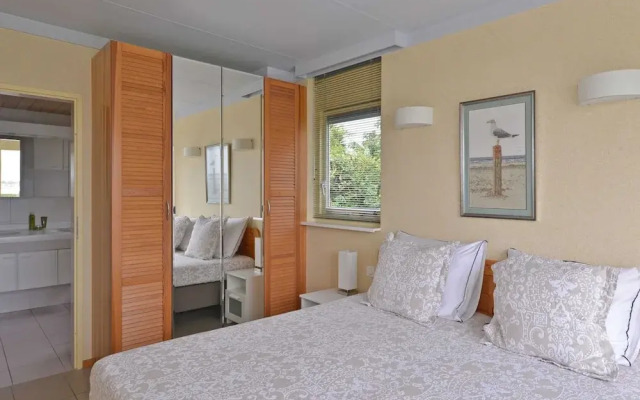 Modern Furnished Detached Bungalow, Located on the Marina