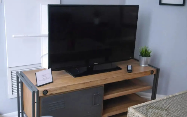 Great 1BR Condo in the Heart of the City