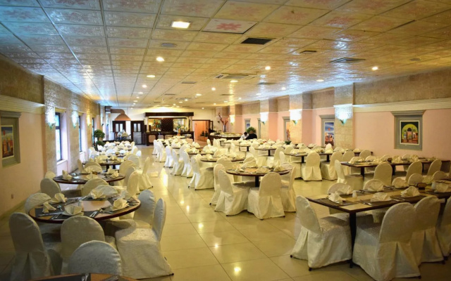 Edom Hotel