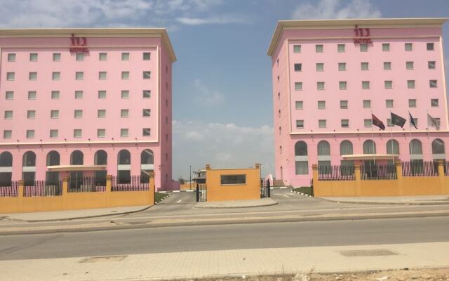 iu Hotel Benguela вид на фасад