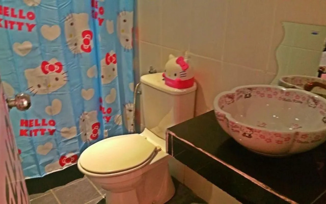 Hello Kitty Signature Suite