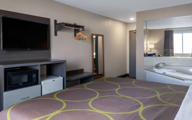 Super 8 by Wyndham Merrillville