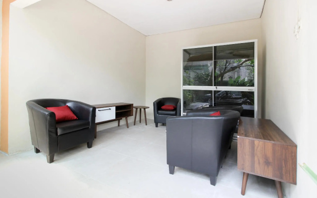 RedDoorz near Solo Balapan Station 2