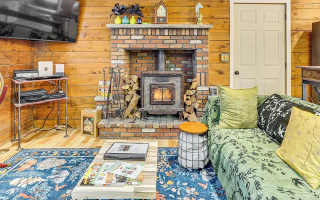 Pool, Beach & Lake Access: Poconos Cabin Escape!