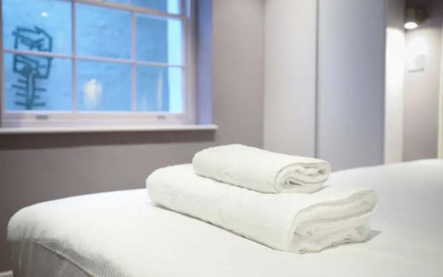 1 Bedroom Flat In Kensington