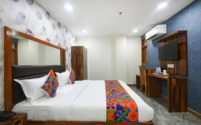 Fabhotel Mona Continental