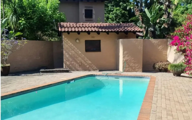 Birdsong in Sandton and Charming Townhouse Retreat