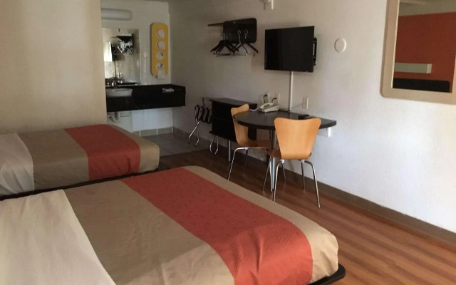 Motel 6 Benton Harbor