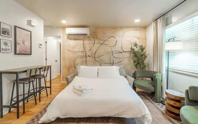 Designer Living Pet-friendly UNR 2BR 1BA