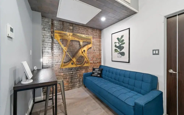 2055 Bishop