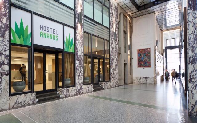 Hostel Ananas Прага вид на фасад