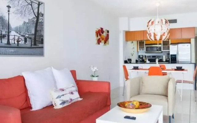 Waterfront 1BR w Bay Views Balcony Full Kitchen